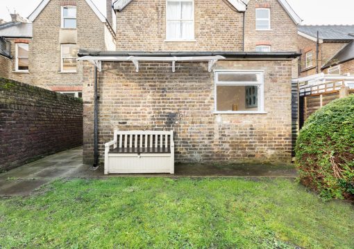 Ealing garden flat by Walpole Park