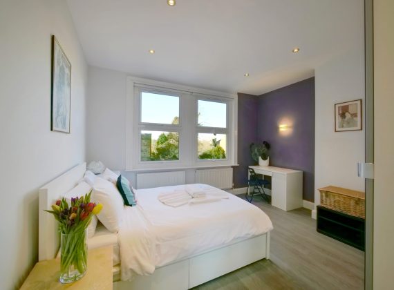 Finchley Central 3BR Flat + Private Garden